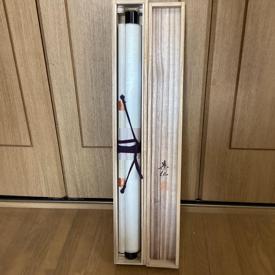 素　仙　筆　　【　絹本彩色画　・雲上観音図　】　自題共箱　軸先漆仕立木　610