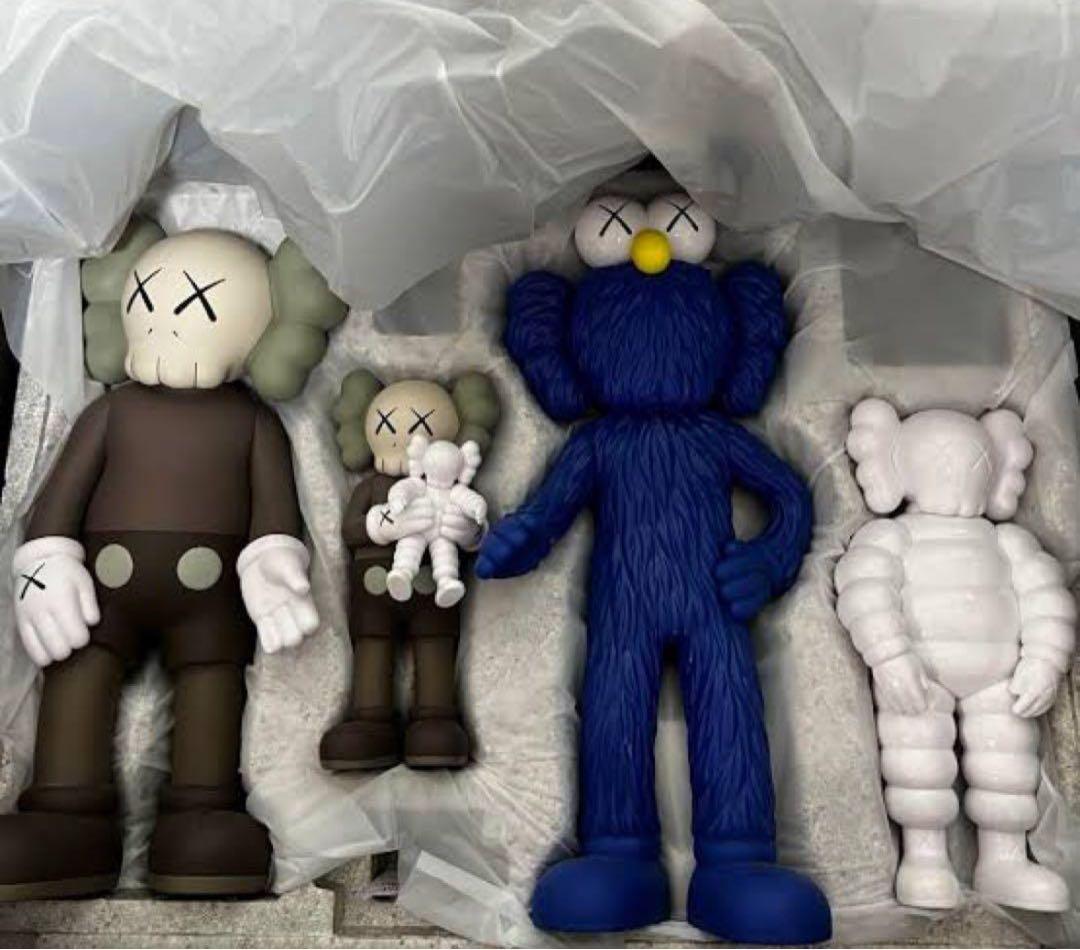 kaws 限定品　フィギュアセット 4体 ブラック ホワイト ブルー　ブラック