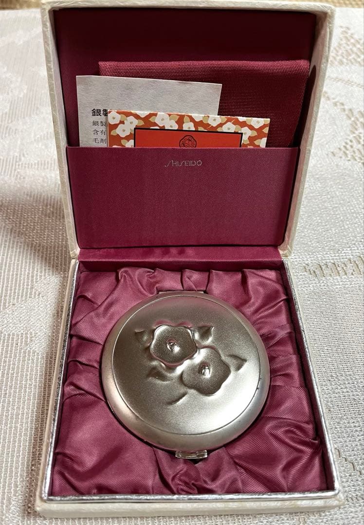 1972 年 資生堂花椿会 ハイプリオール 記念品シルバーコンパクト 非売品