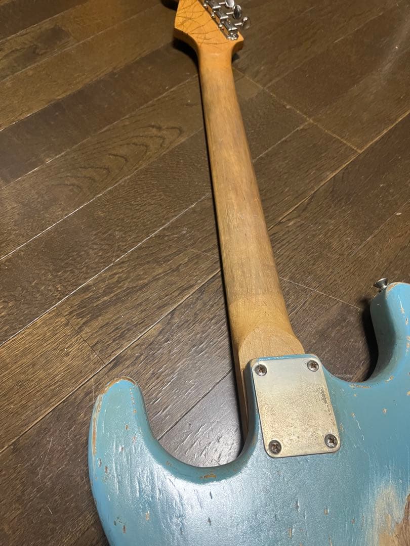 ストラトタイプギター ヴィンテージ仕上げ