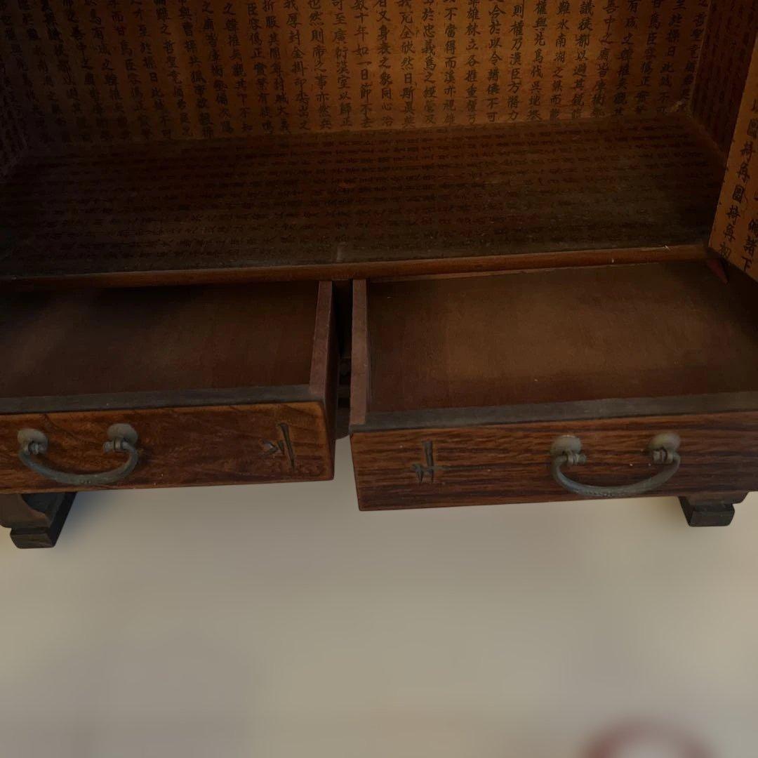 伝統的な木製箪笥 引き出し付き