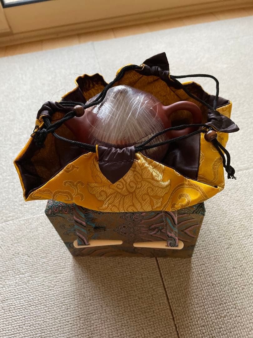 波模様の重箱と茶器セット