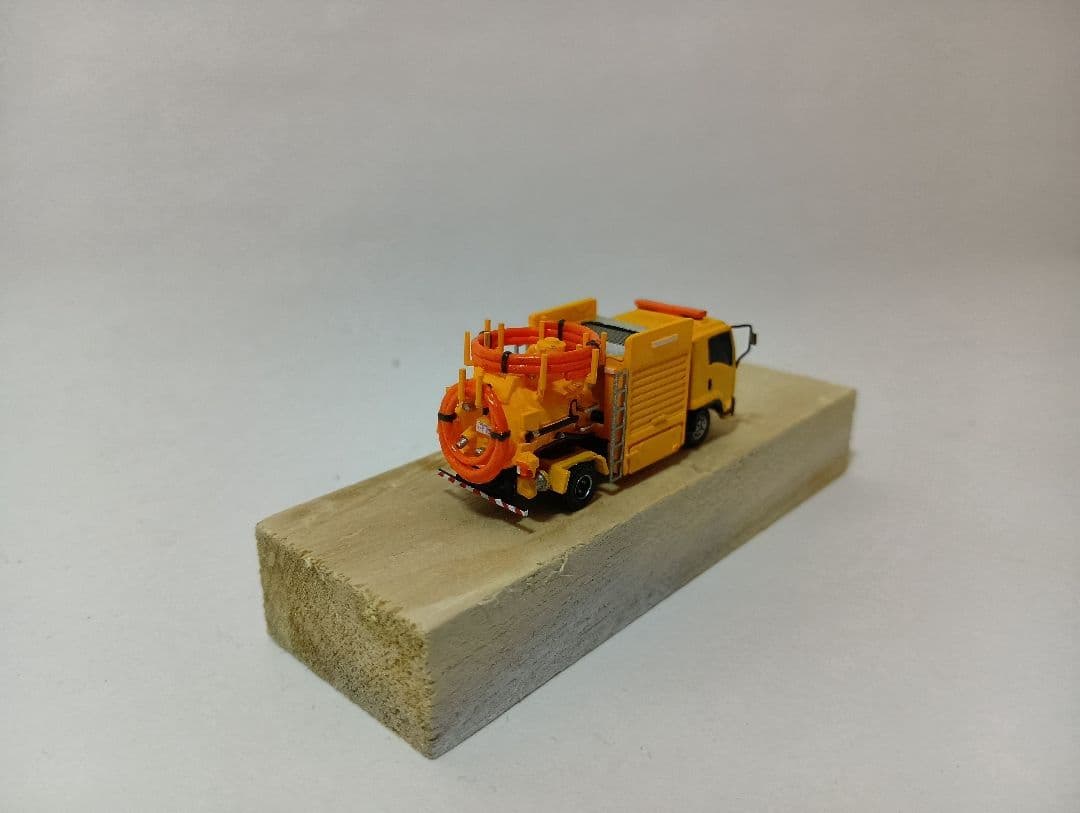 デ*イ様 1/150　吸引車