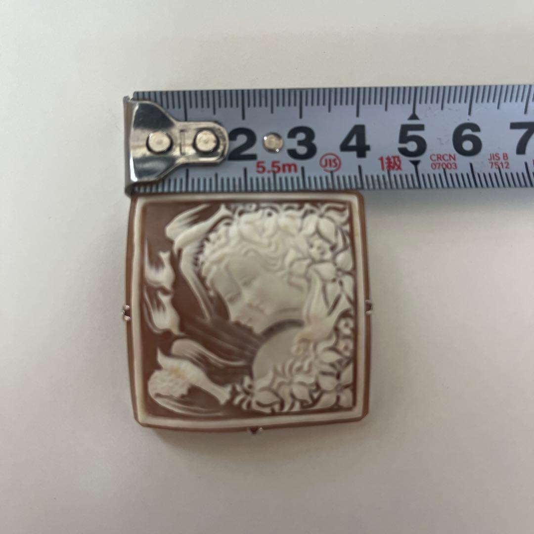 カメオ　ブローチ　サイン