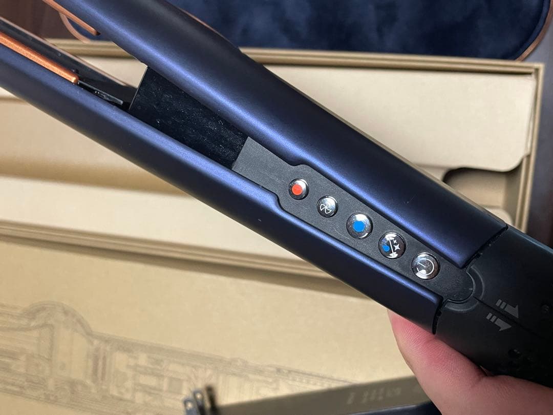 Dyson Airstrait ストレイトナー HT01 ドライヤー　アイロン