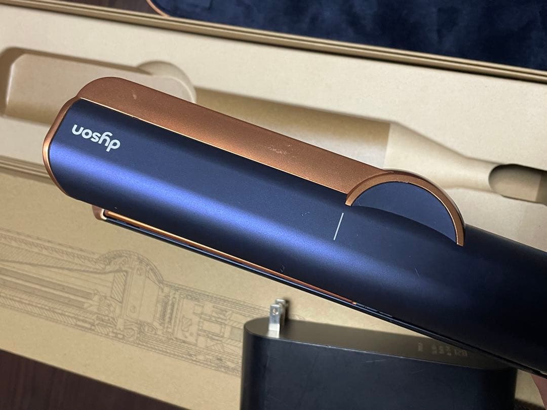 Dyson Airstrait ストレイトナー HT01 ドライヤー　アイロン