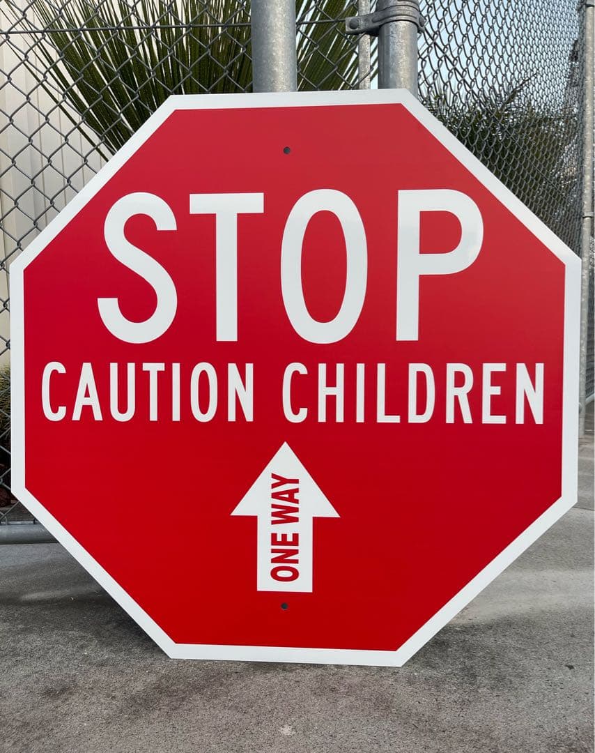 STOP CAUTION CHILDREN ONE WAY ロードサイン