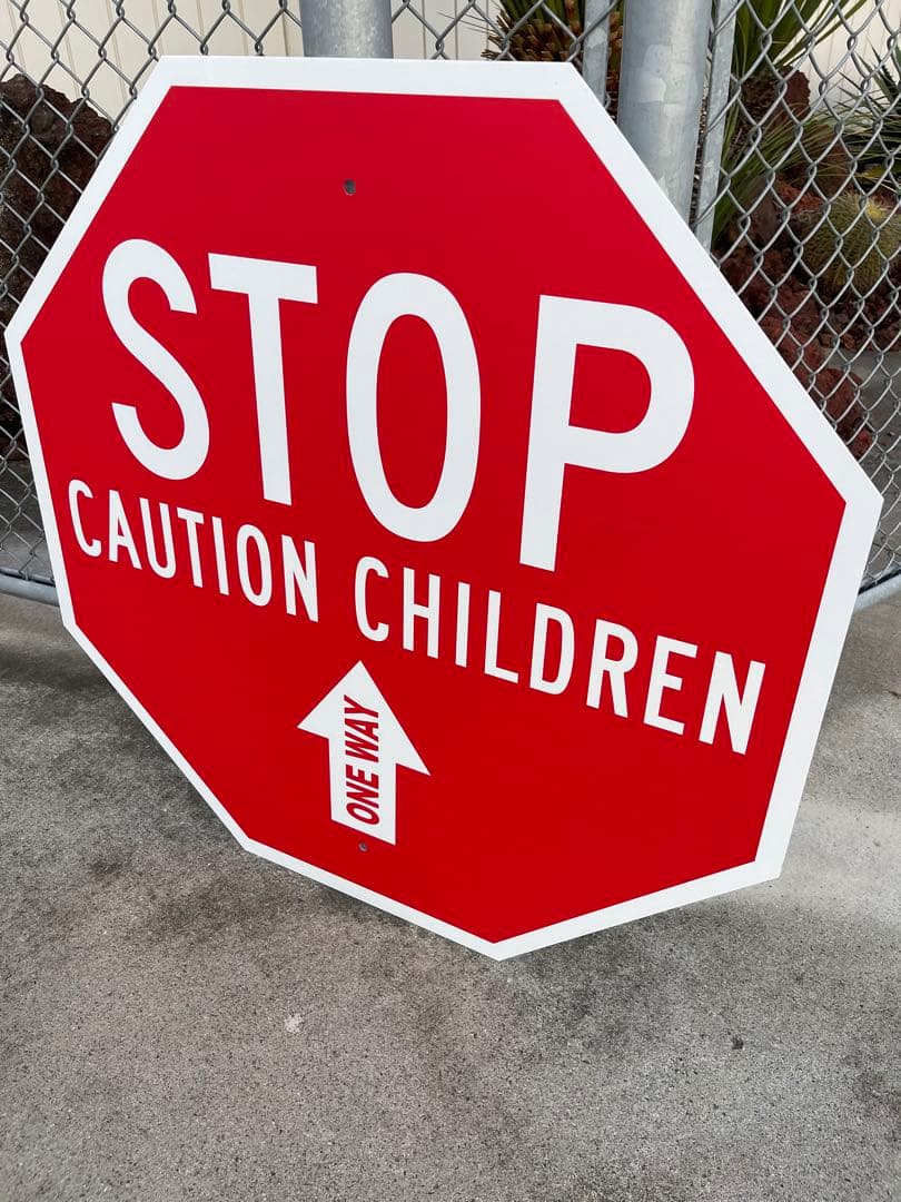 STOP CAUTION CHILDREN ONE WAY ロードサイン