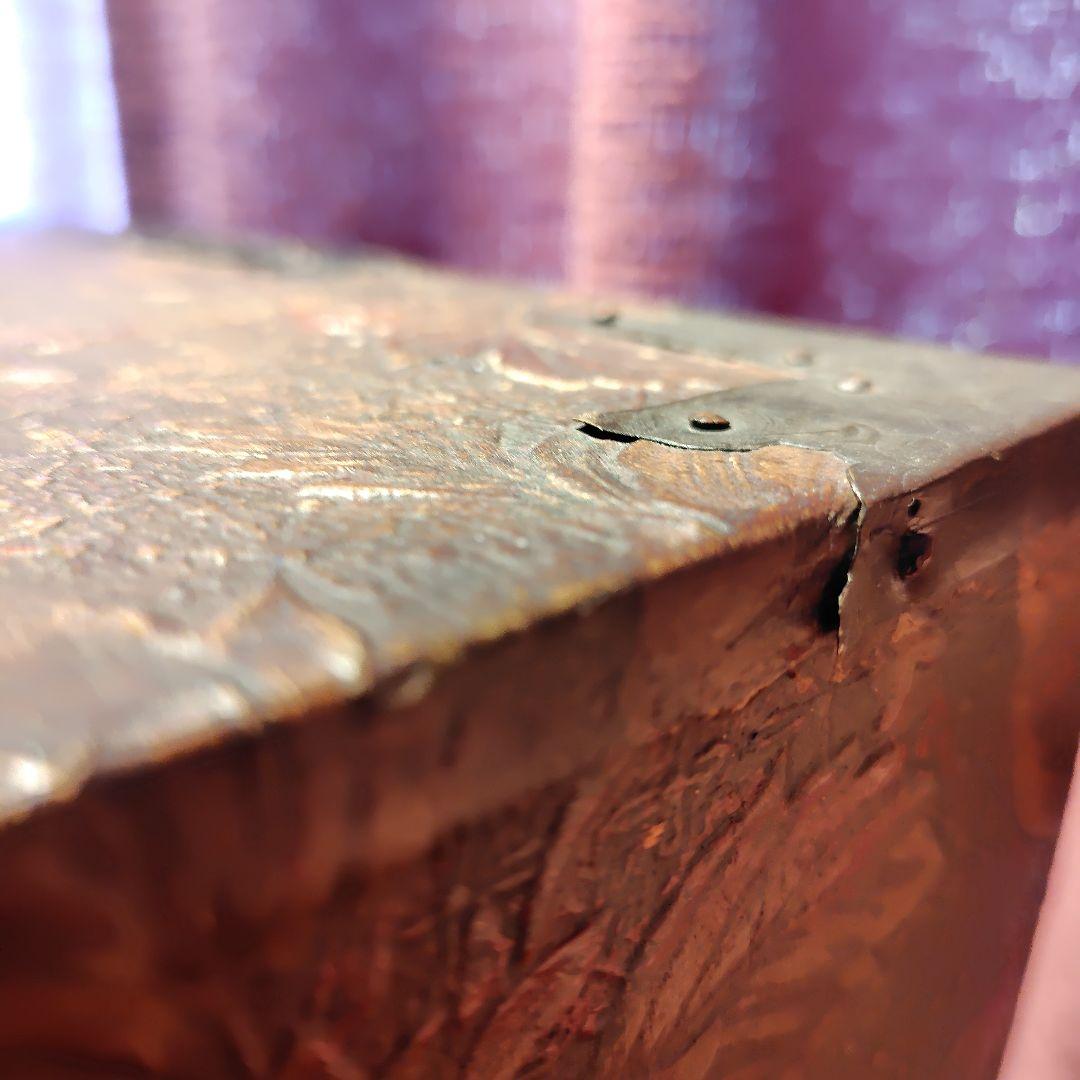 花柄の黒い木製箪笥 5引き出し