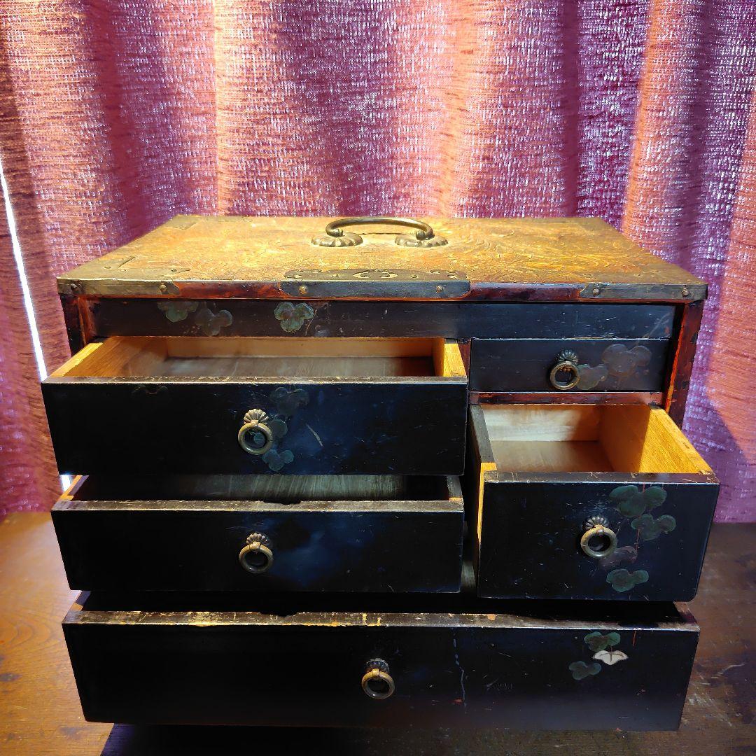 花柄の黒い木製箪笥 5引き出し