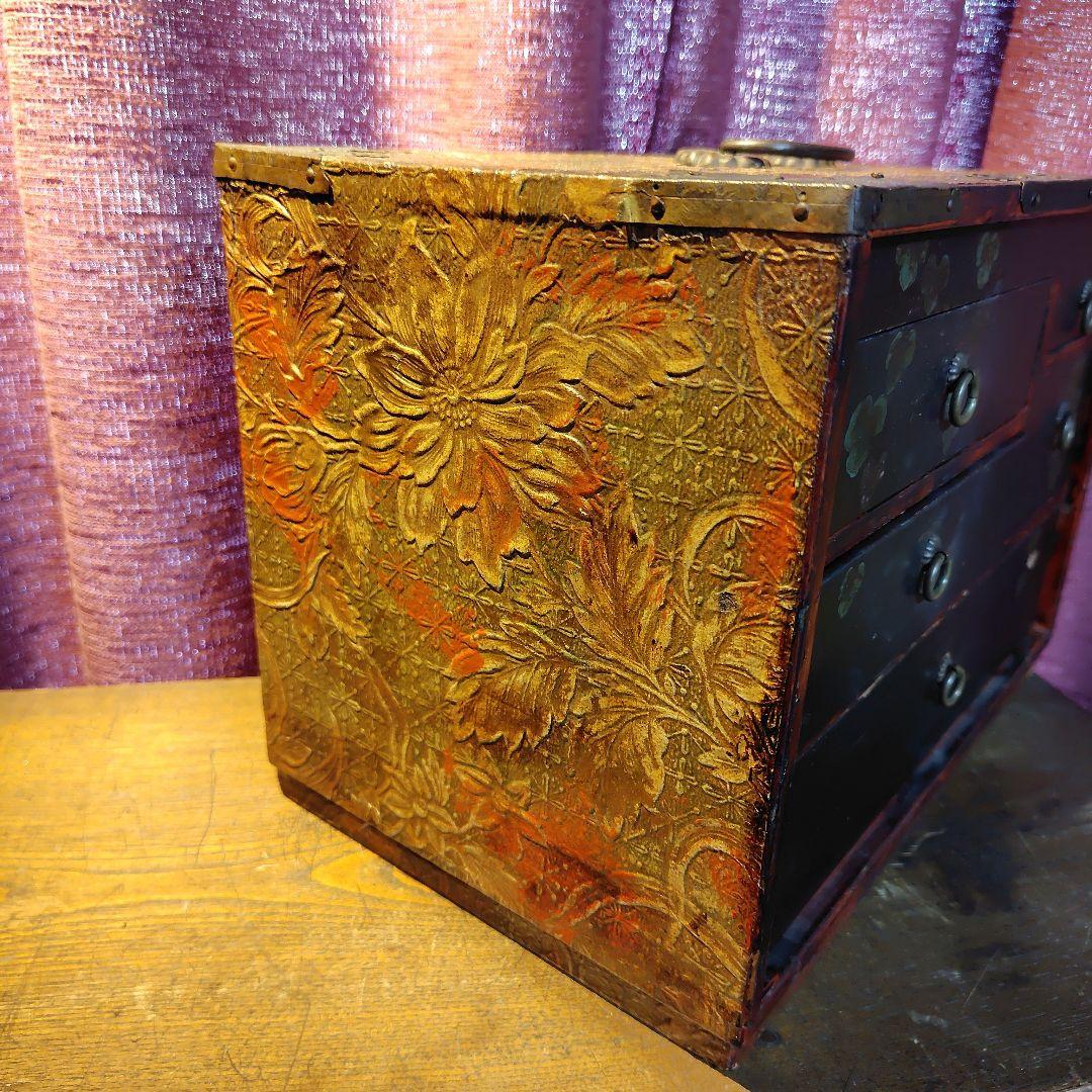 花柄の黒い木製箪笥 5引き出し