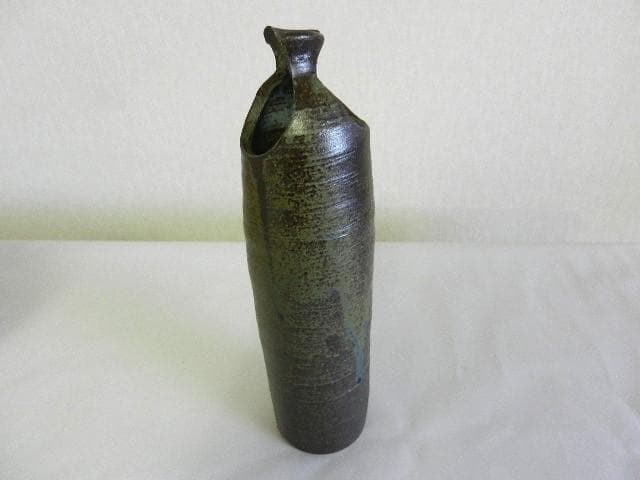 黒田光楽窯　「黒田光楽（耕三朗）」作　萬古焼花入（約高２６㌢、口４㌢、胴７㌢）