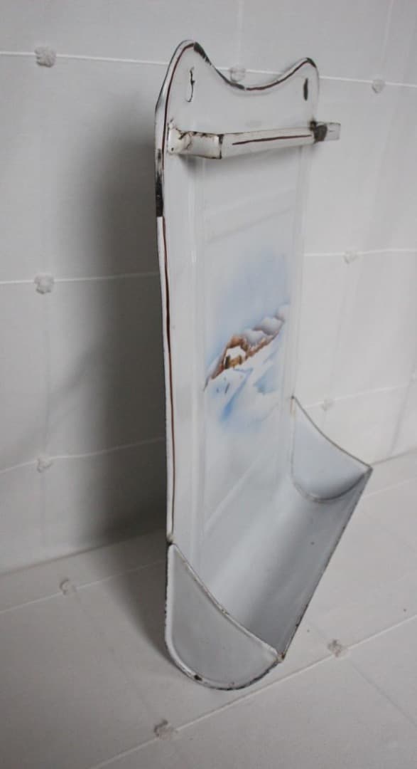 フランス アンティーク 古い琺瑯製のレードルラック ポストルッシュ 冬景色