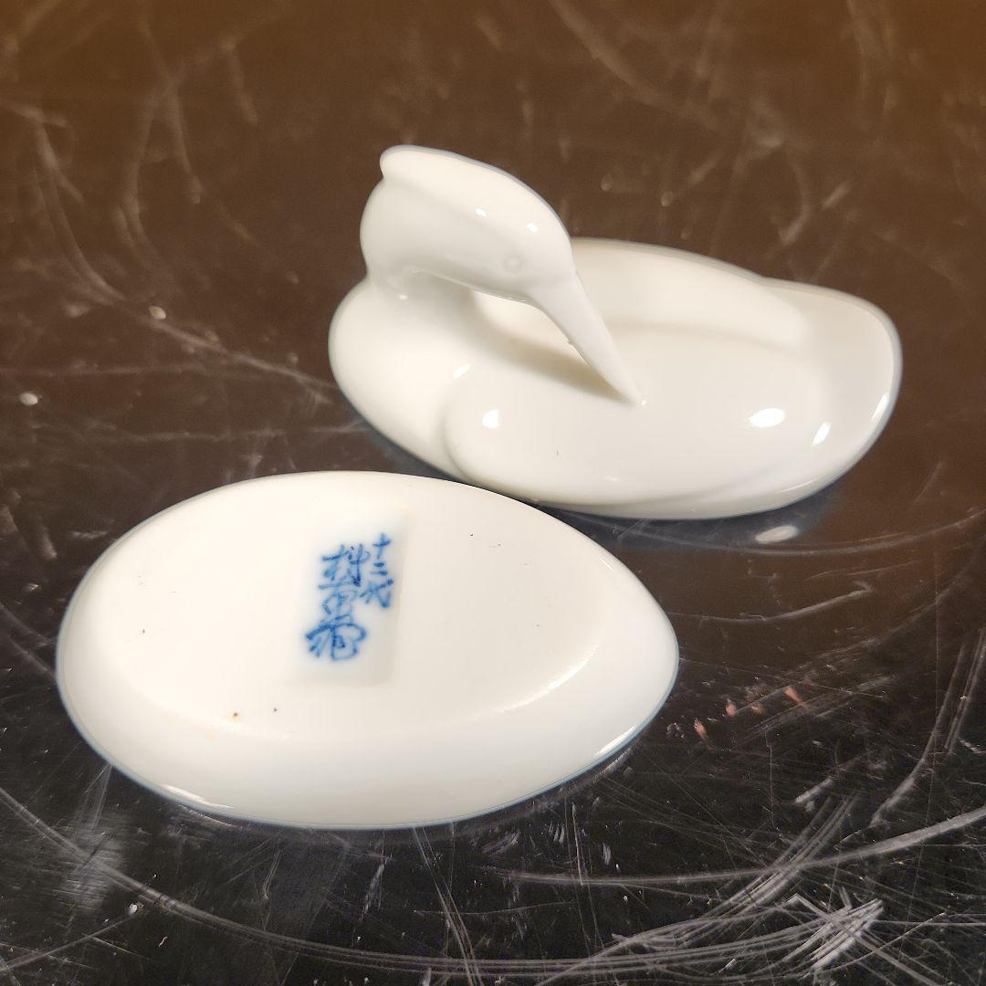 12代柿右衛門　太白鷺形彫香合　共箱