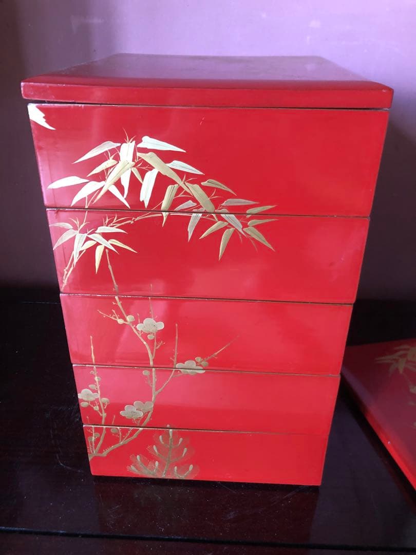蔵にあった朱塗菊松竹梅文蒔絵重箱　五段重　二枚蓋