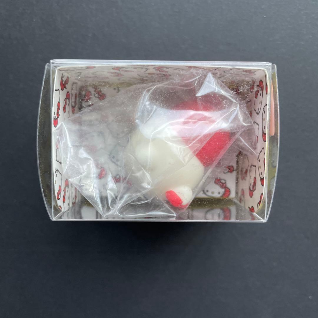 もにまるず　ハローキティ　赤