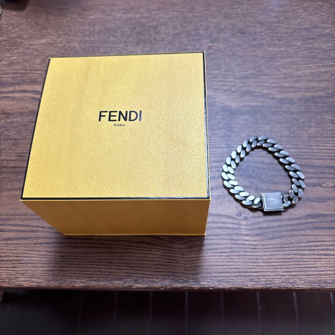 FENDI シルバー チェーンブレスレット