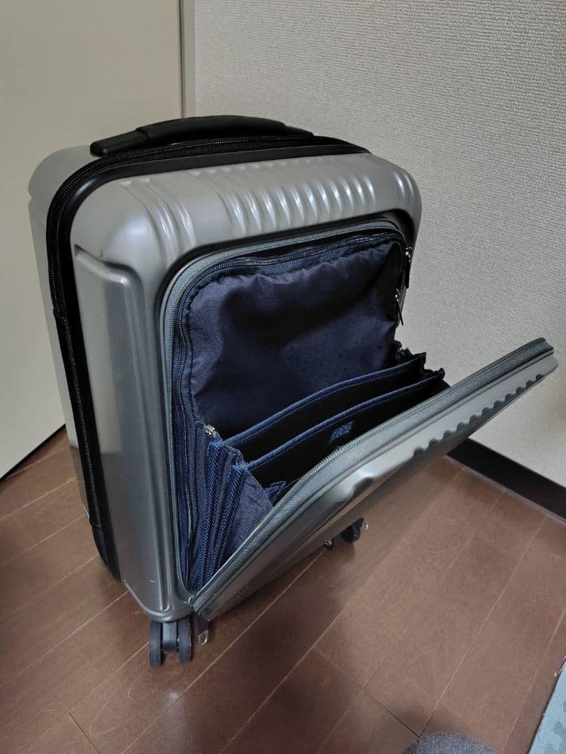 シルバー スーツケース TSAロック ビジネス 機内持ち込み