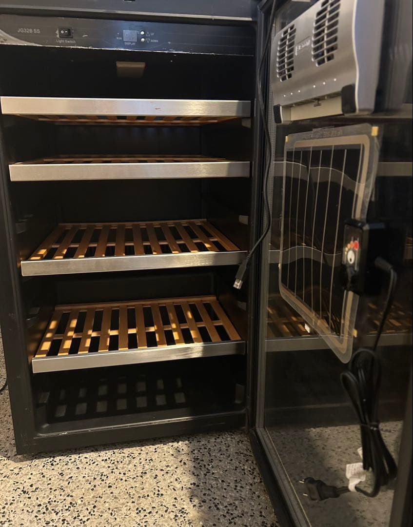 クワガタ飼育セット　三つ星貿易ワインセラー、音調装置一式、菌糸ボトル　他