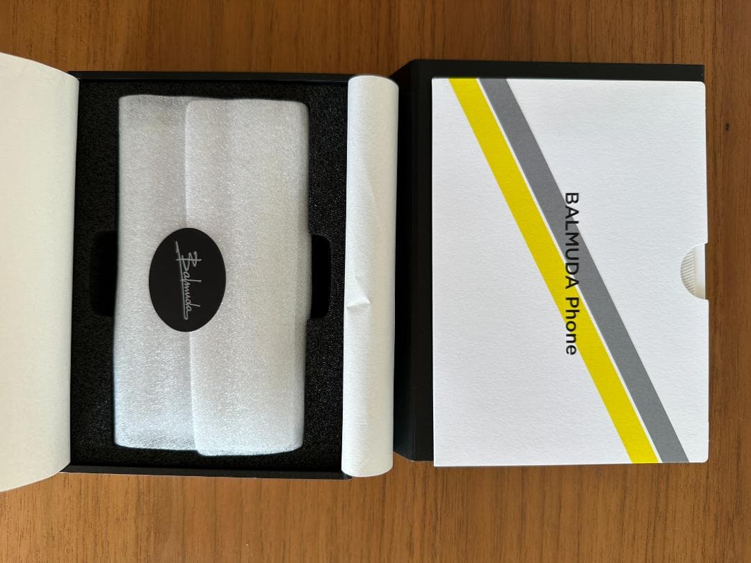 【あんだんご】バルミューダフォン（本体＋純正ケース＋純正ワイヤレス充電器）