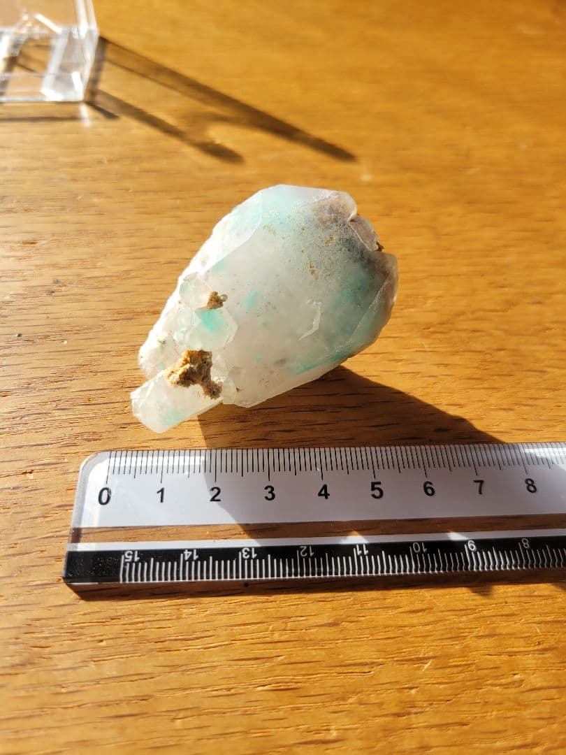 アホイト入り水晶 (南アフリカ産)　鉱物