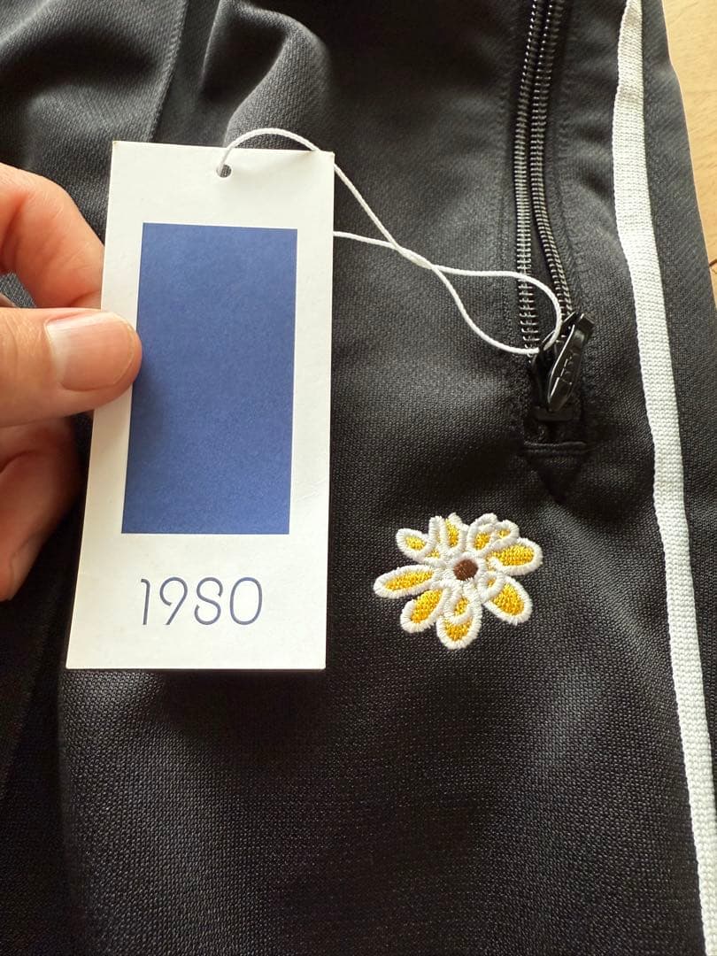 19so　トラックパンツ