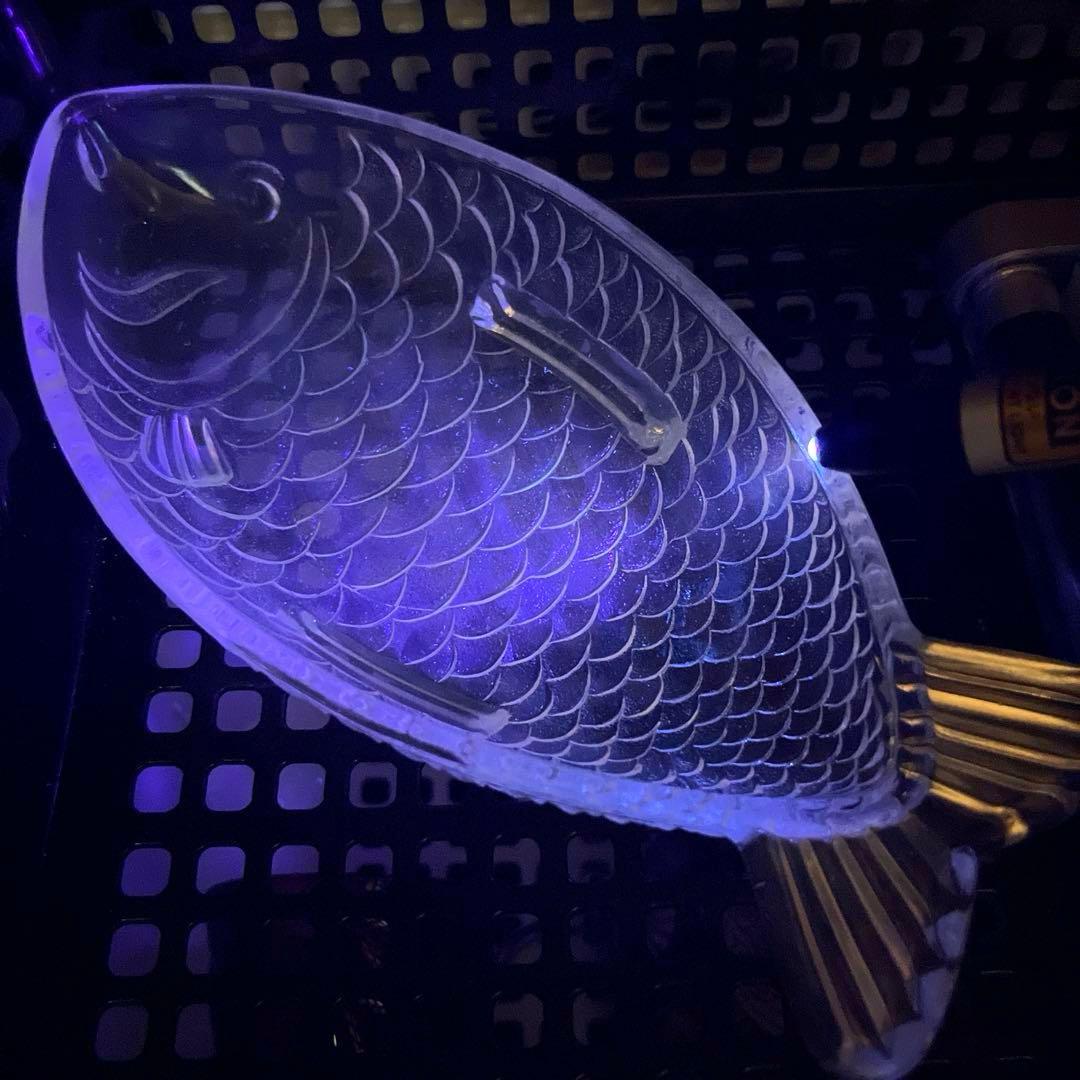 骨董　時代ガラス　希少　魚型　鯉　下駄脚付　プレスガラス　長皿　刺身皿　１客