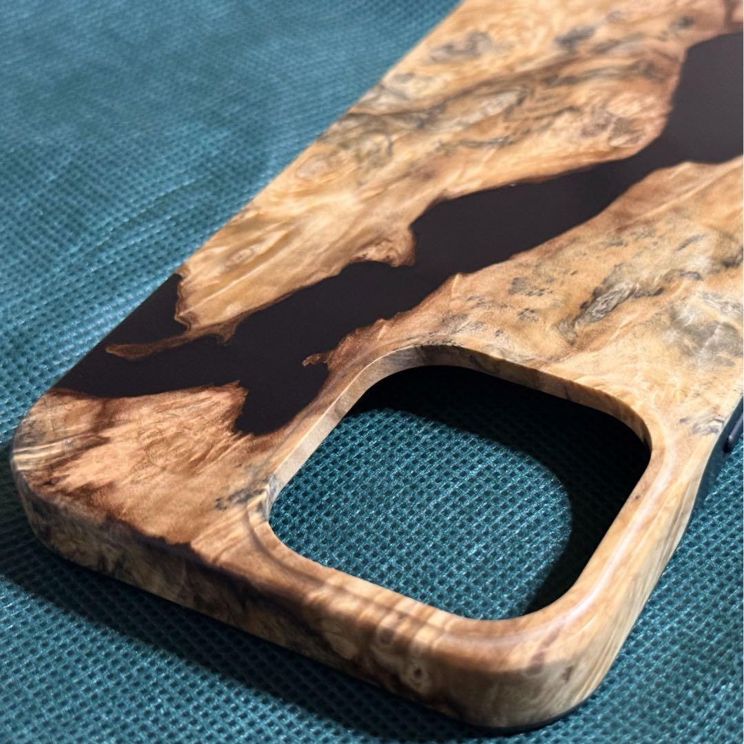 Carved iPhone 16 Pro Max スタビライズドウッド ケース