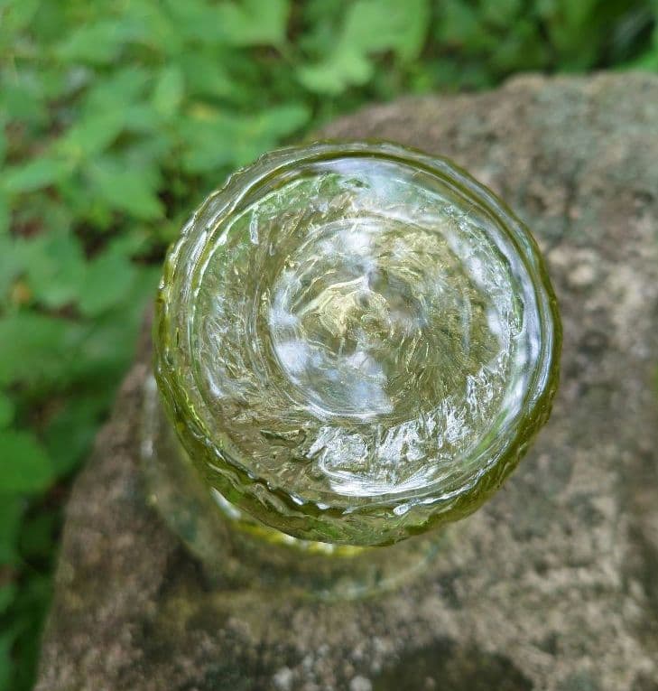 野田収　個展作品　手びねりのグラス(Ｂ）新島硝子　コーガ石　自然の緑色