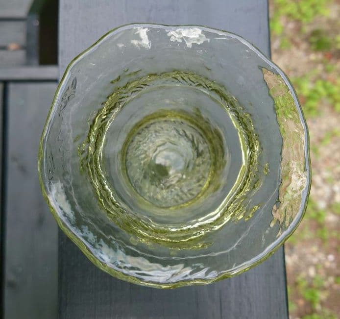 野田収　個展作品　手びねりのグラス(Ｂ）新島硝子　コーガ石　自然の緑色