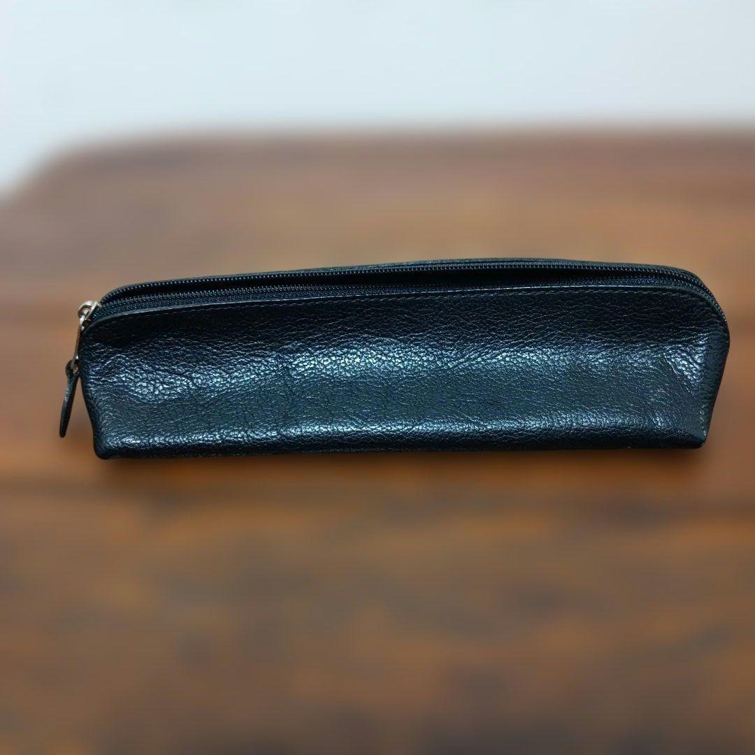 イルビゾンテ黒いレザーペンケース