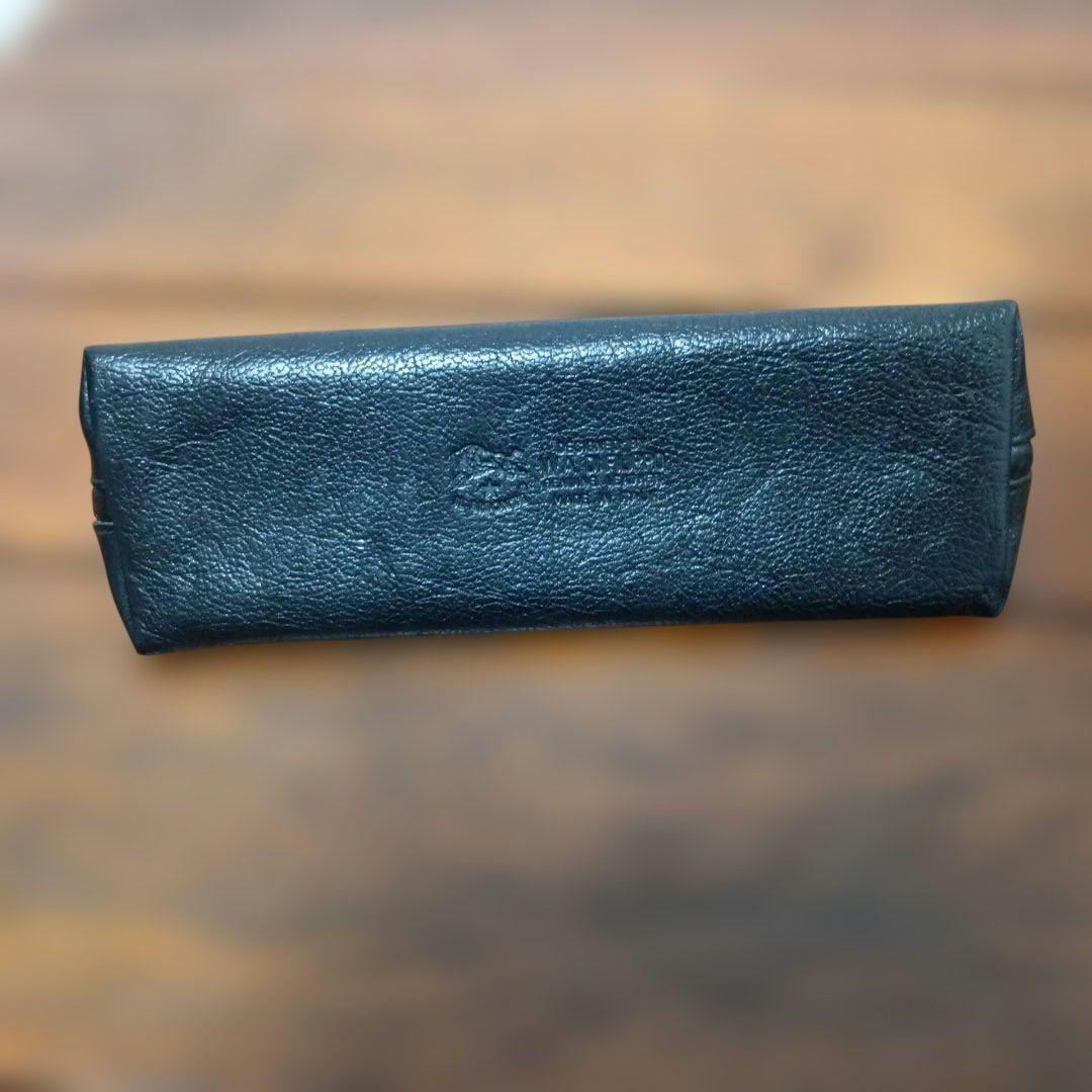 イルビゾンテ黒いレザーペンケース