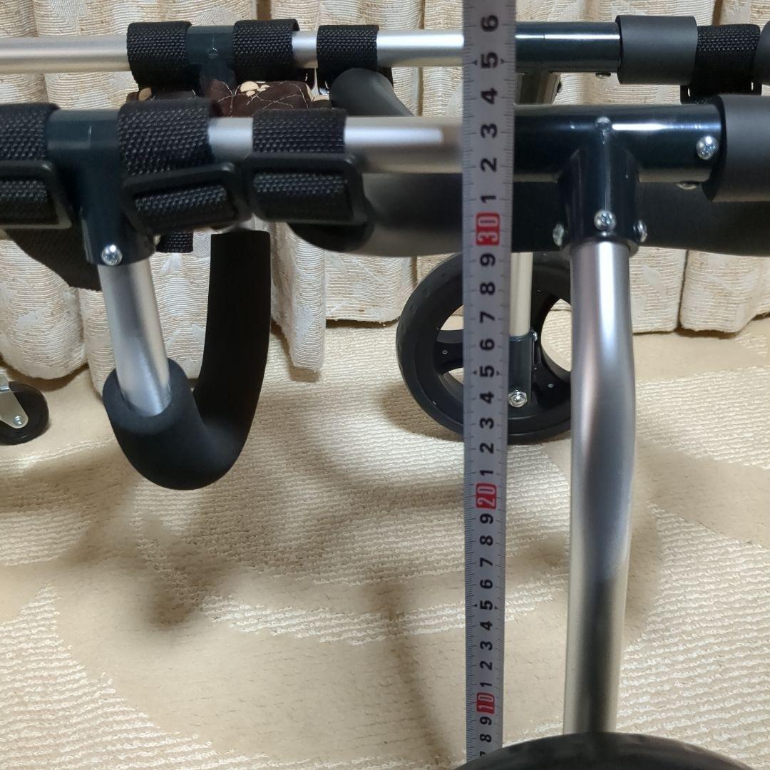 犬用4輪　リハビリ　食事補助　犬用車椅子　体制維持　犬の歩行器