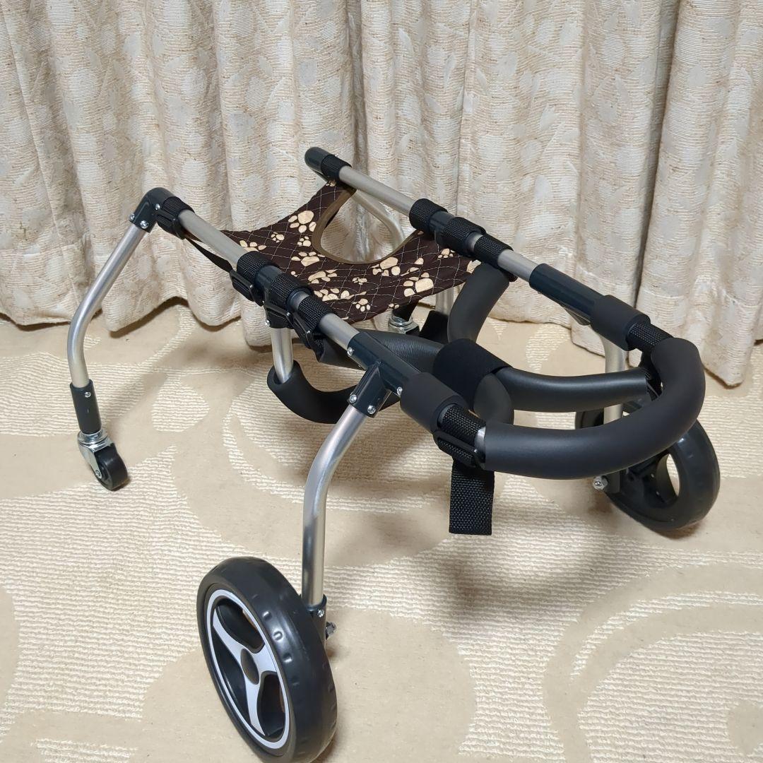 犬用4輪　リハビリ　食事補助　犬用車椅子　体制維持　犬の歩行器