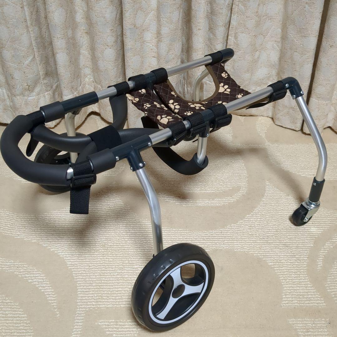 犬用4輪　リハビリ　食事補助　犬用車椅子　体制維持　犬の歩行器