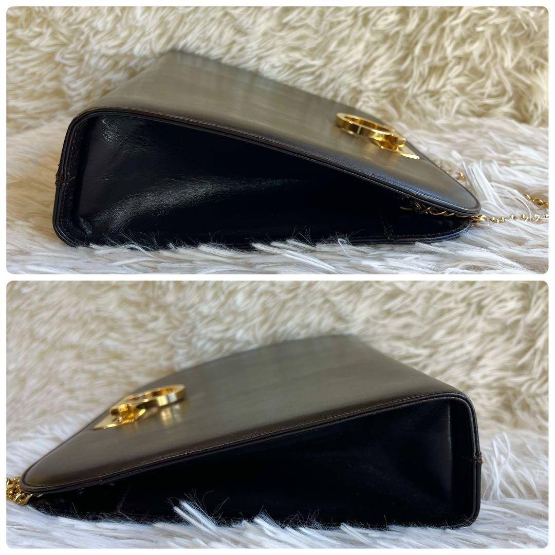 サルヴァトーレフェラガモ ガンチーニ チェーン　ショルダーバッグ ブラック