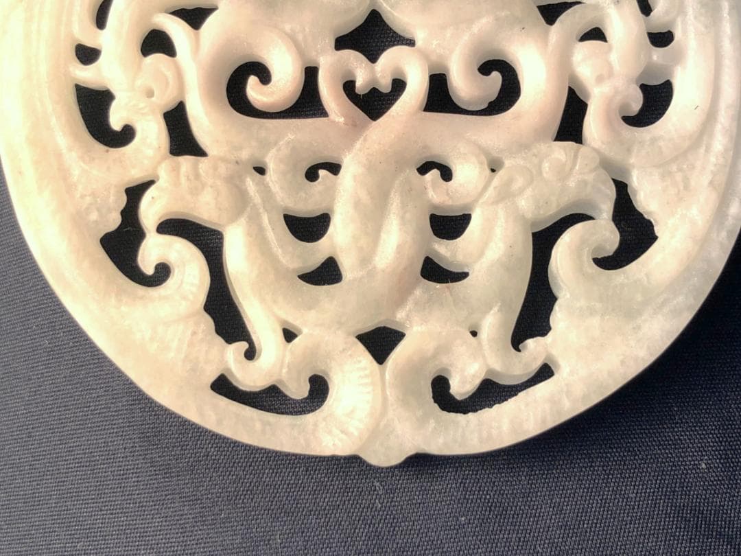 【 中国骨董白翡翠 】　唐草鳳凰文　地透かし容彫り　佩玉/古玉/和田玉