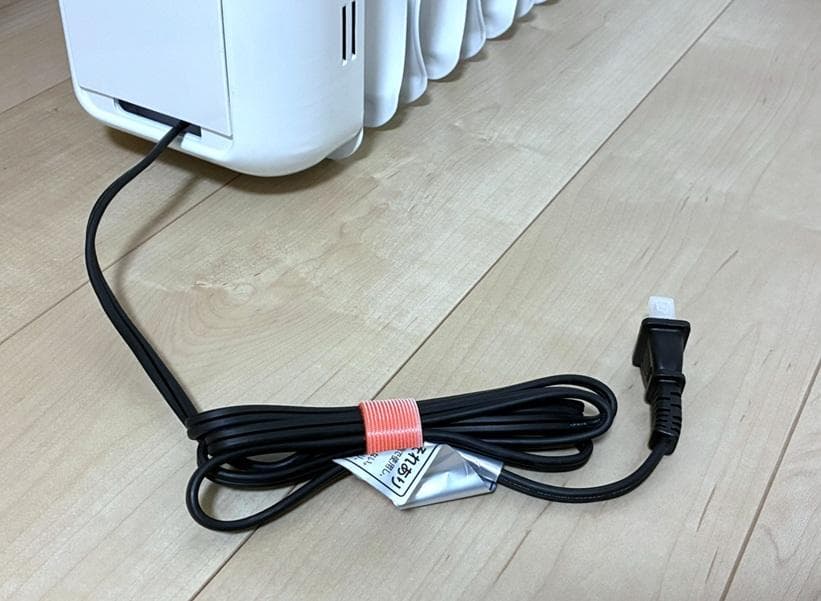 アイリスオーヤマ　ウェーブ型オイルヒーター　IWH2-1208M-W