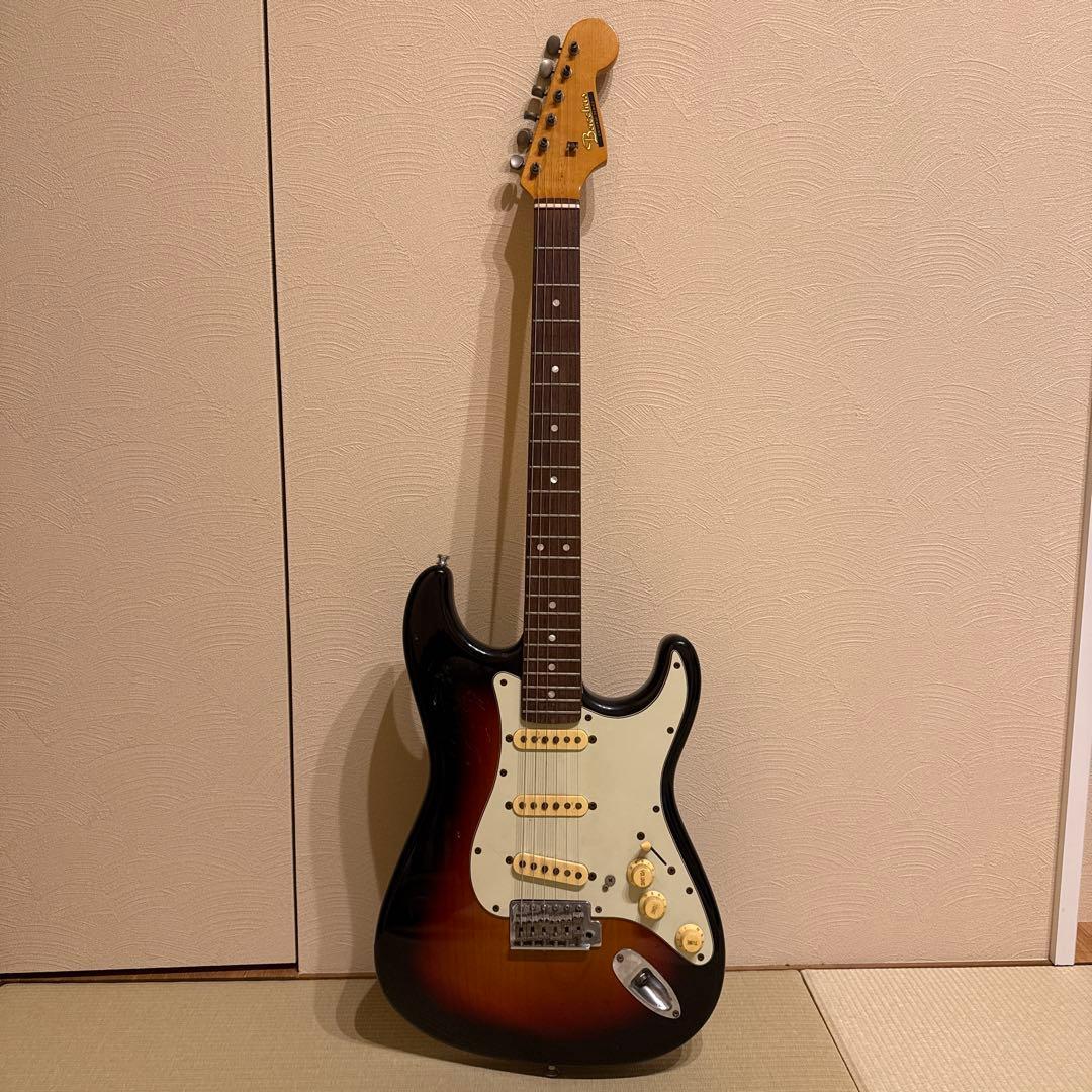 バッカス ストラトローステッドメイプル指板