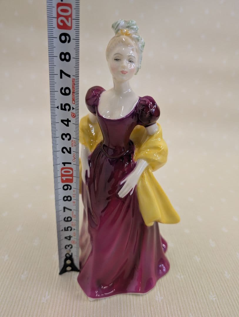 ✨️ロイヤル・ドルトン✨️フィギュリン Lorette ロレッタ HN 2337