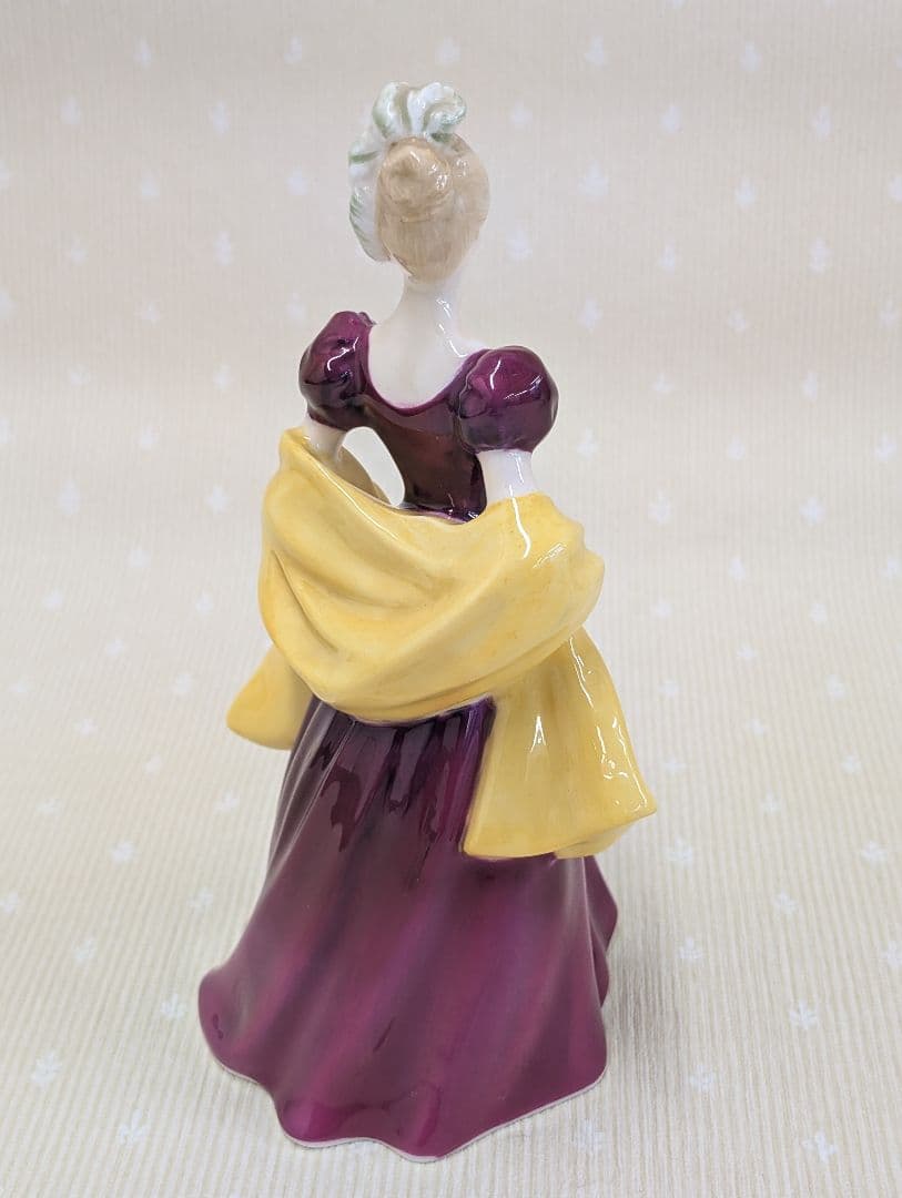 ✨️ロイヤル・ドルトン✨️フィギュリン Lorette ロレッタ HN 2337