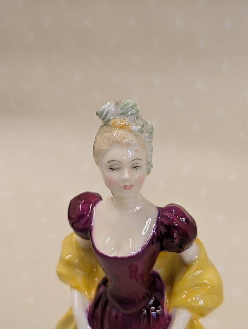 ✨️ロイヤル・ドルトン✨️フィギュリン Lorette ロレッタ HN 2337