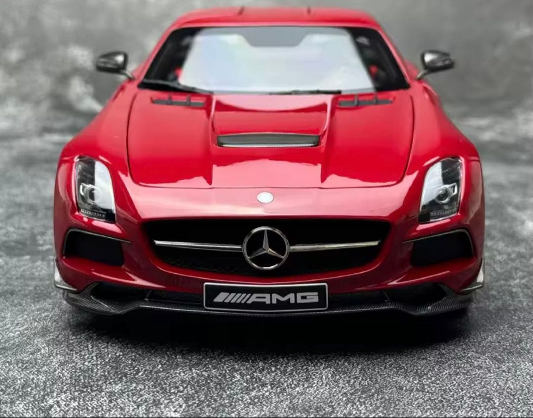 MINICHAMPS メルセデス・ベンツ SLS AMG 1:18