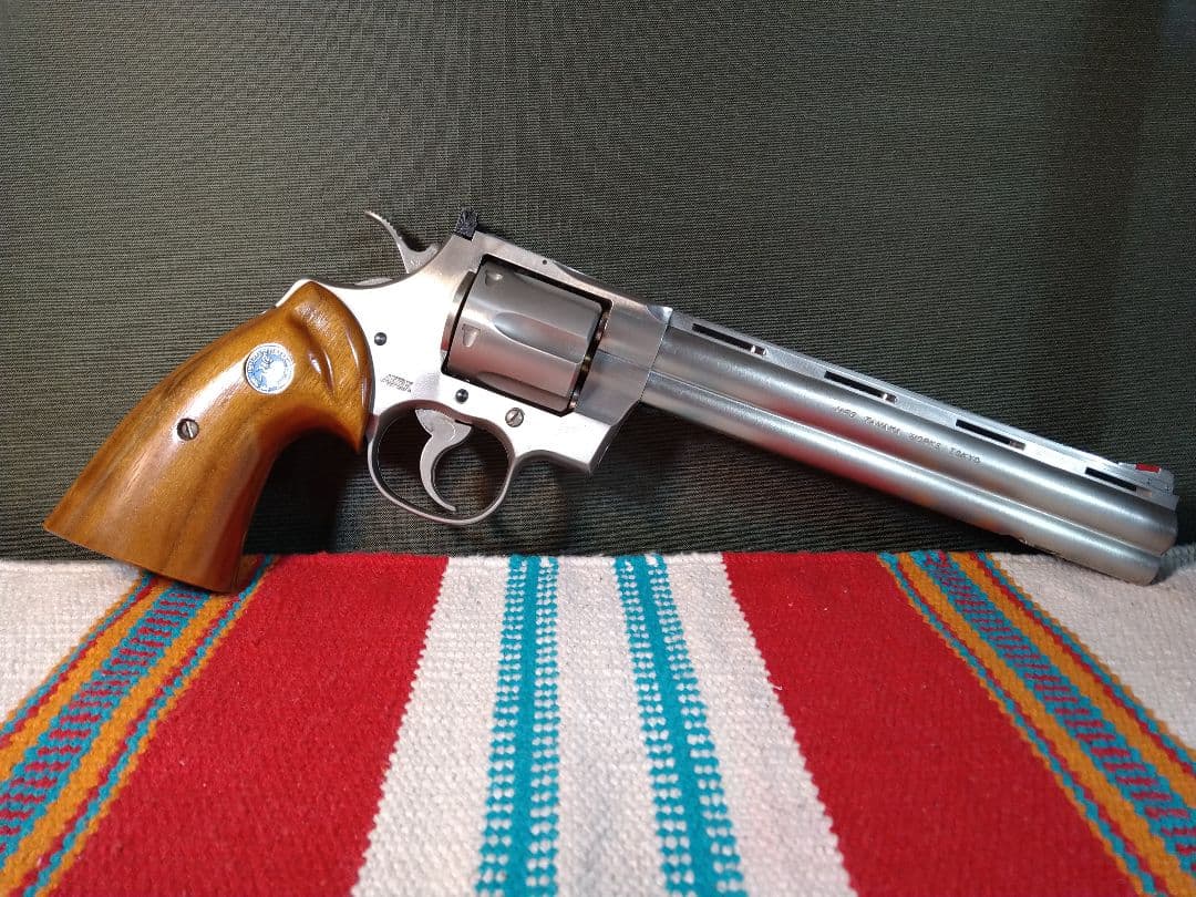 希少な美品！タナカ　コルトパイソン8インチ！銀色・木グリ付のカートレスガスガン！