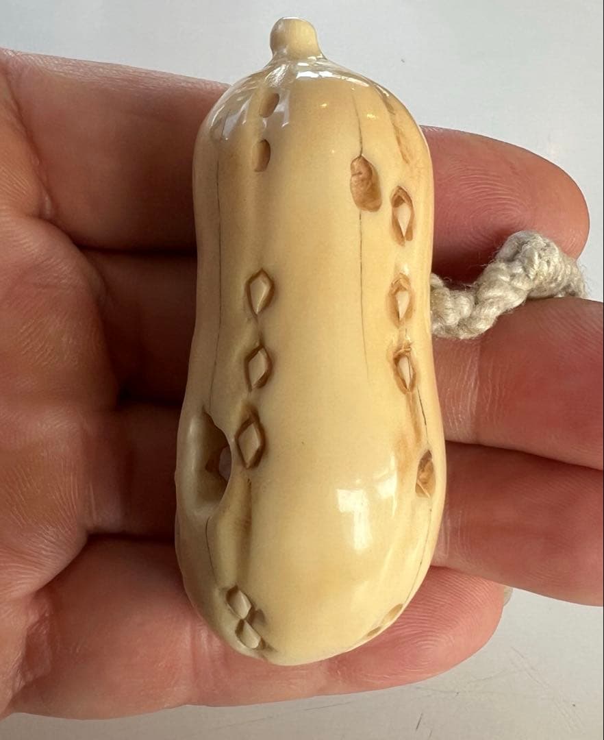 極上 本抹香鯨　虫　根付　重さ:45g. H4-4-3