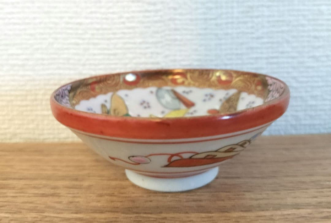 お値下げしました、九谷焼　人物・扇・踊り盃大