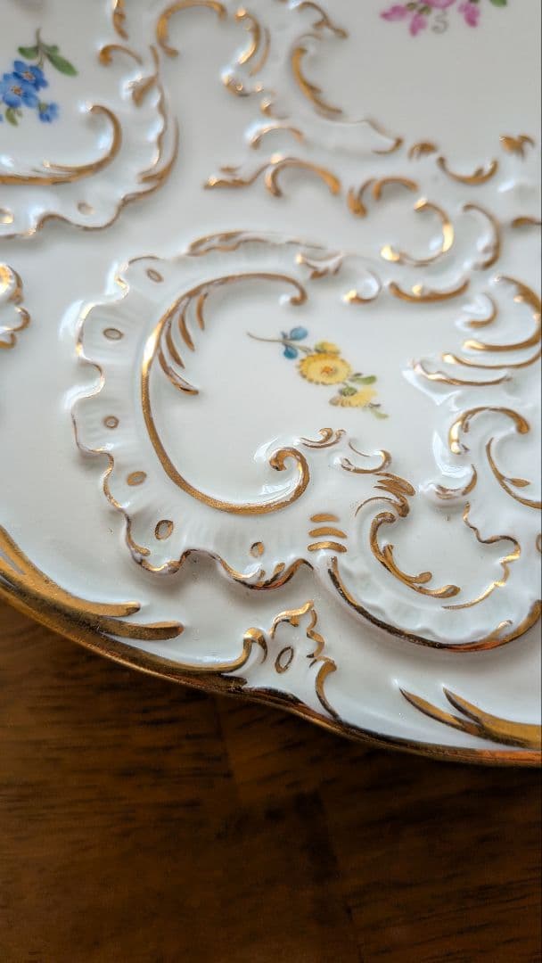 Meissen 27.5cm飾り皿　スクラッチなし一級品　 散らし小花 金彩