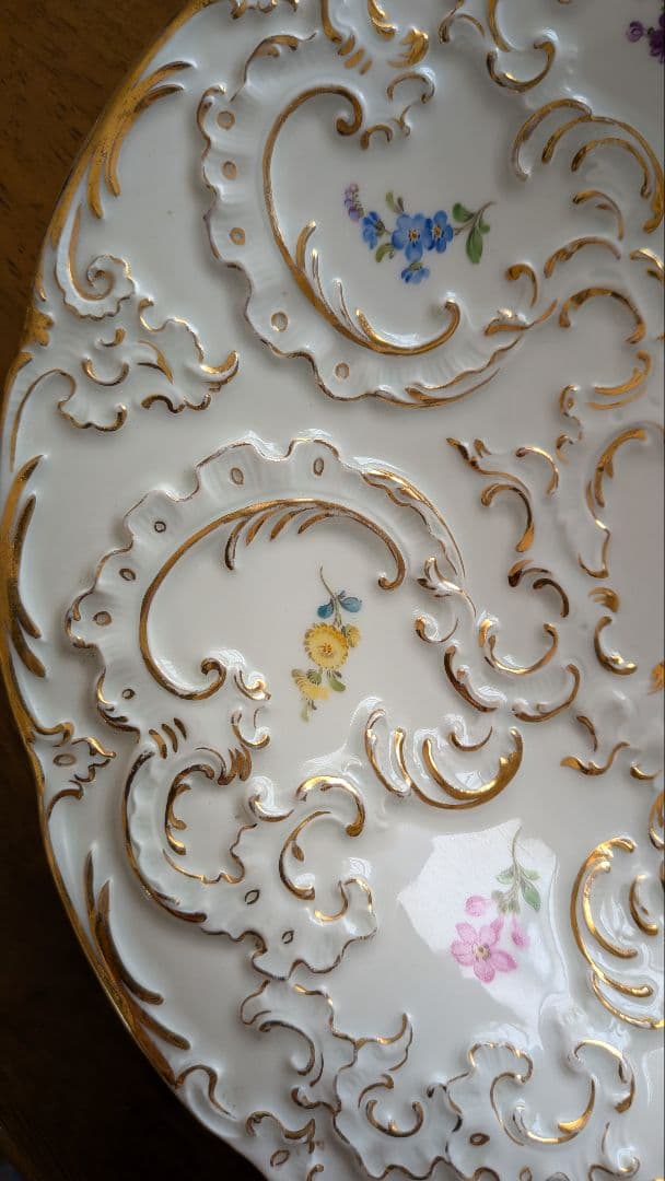 Meissen 27.5cm飾り皿　スクラッチなし一級品　 散らし小花 金彩