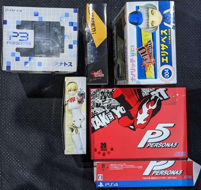 ペルソナ　まとめ売り フィギュアとソフトと色紙など
