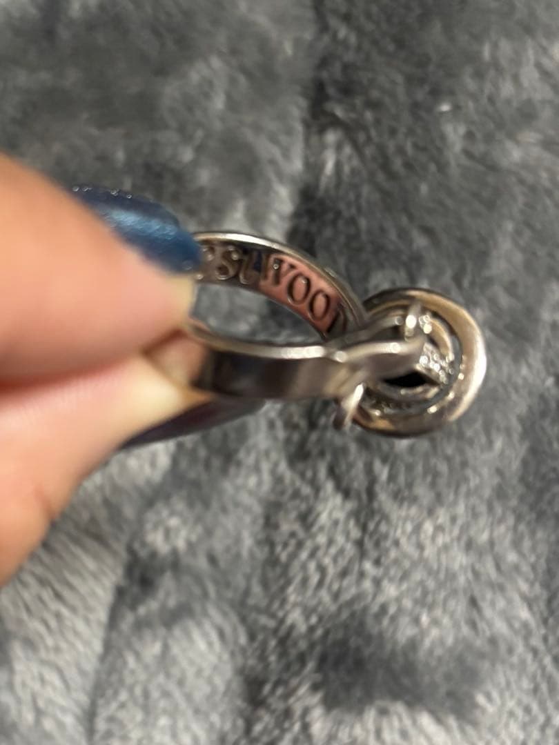 vivienne westwood オーブリング　リボン